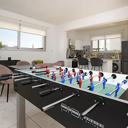 Rosaleen - Center * أيا نابا