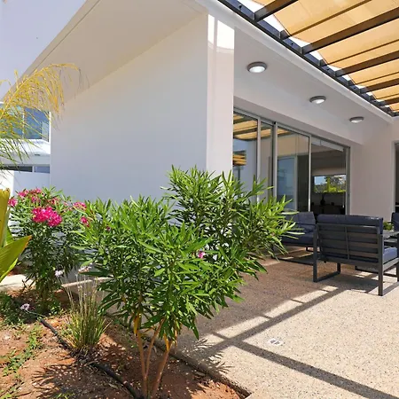 فيلة Rosaleen - Center