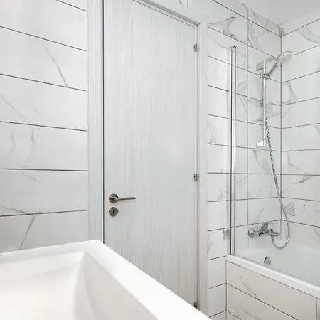 Rosaleen - Center فيلة