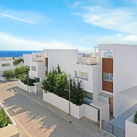 Rosaleen - Center فيلة *