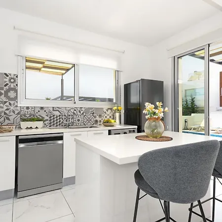 Rosaleen - Center فيلة