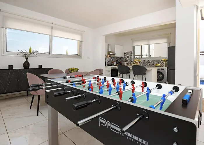 Rosaleen - Center * Ayia Napa