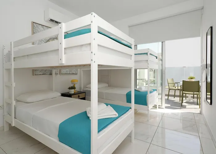 Rosaleen - Center Villa Ayia Napa