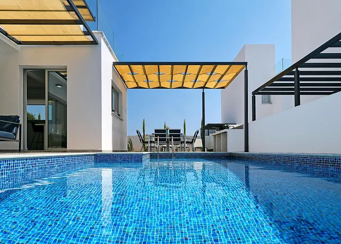 Rosaleen - Center Villa Ayia Napa