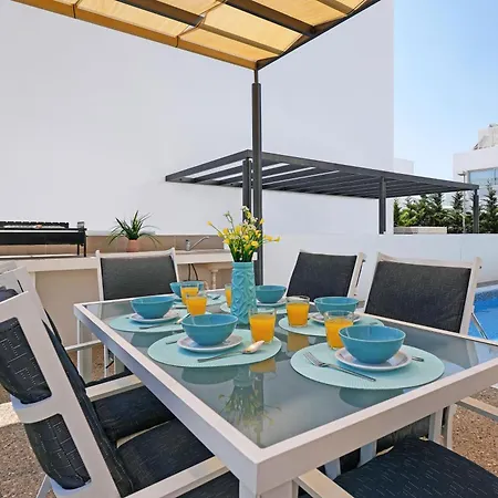 Rosaleen - Center * Ajía Nápa