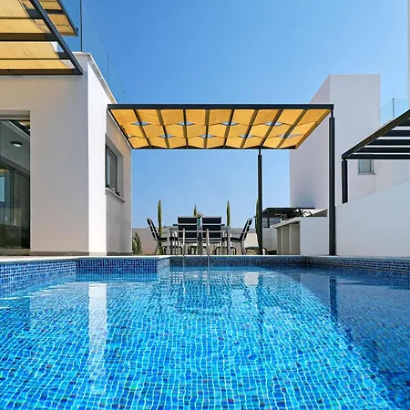 Rosaleen - Center Villa Ajía Nápa