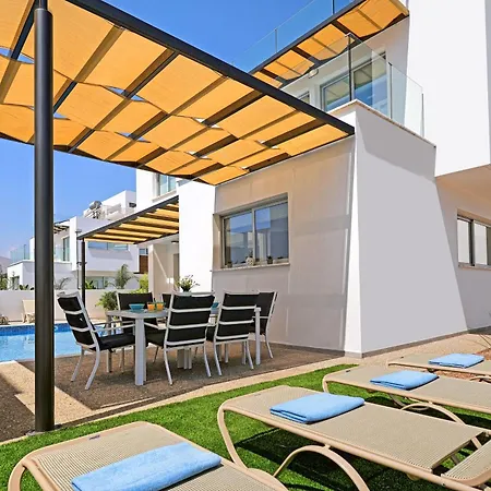 Rosaleen - Center Villa Ayia Napa