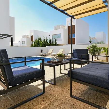 Rosaleen - Center Villa *