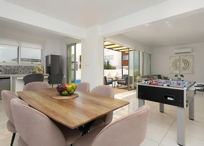 Rosaleen - Center Villa Aya Napa