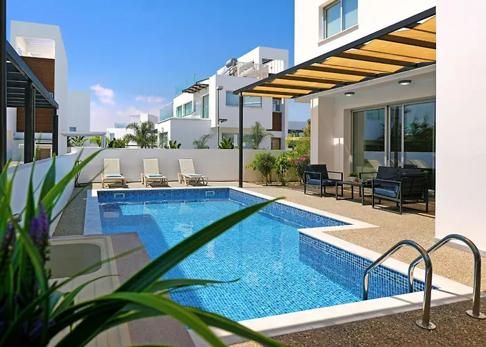 Rosaleen - Center 圣纳帕